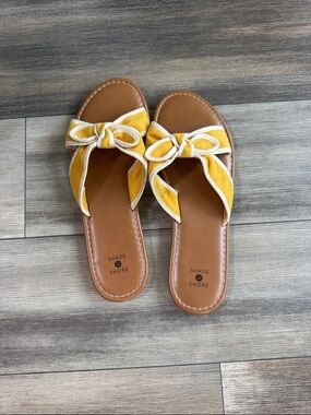 Shade & Shore Yellow Bow Slide Sandals with Tan Footbed